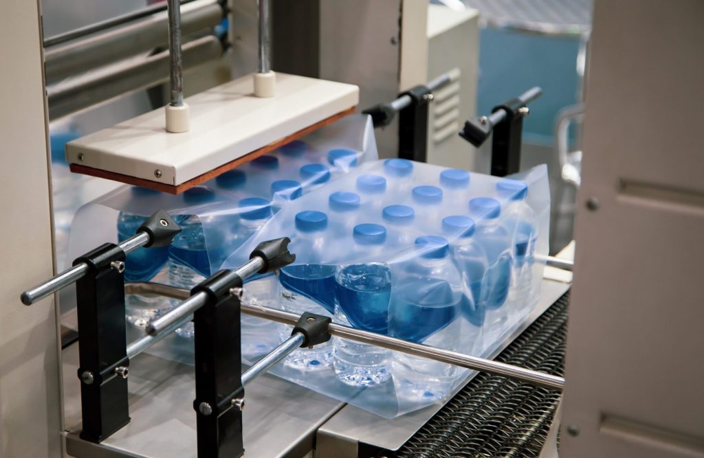 Shrink film wrapping machine for bottle of water